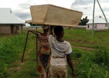 13-year-old girl abandons school; goes into farming to raise money for sanitary pads