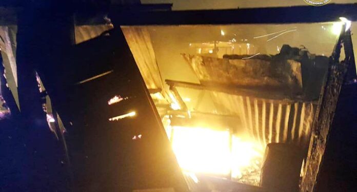 Building collapses on firemen at Westlands