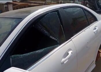 Land guards attack police officer in broad daylight, steal AK47