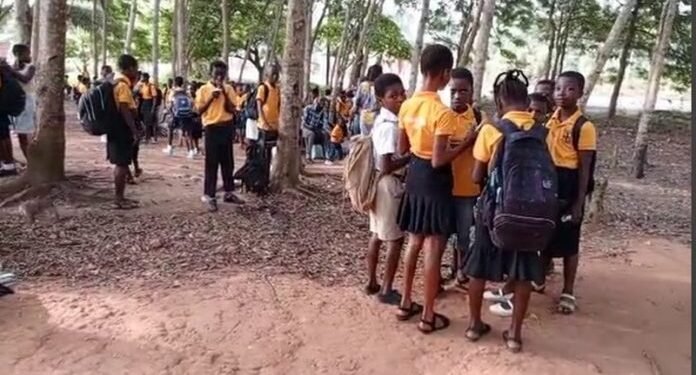 Akyem Asene: Pupils stranded as contractor locks up school