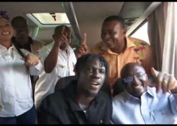 King Paluta spotted with Bawumia singing ‘Aseda’ in a bus
