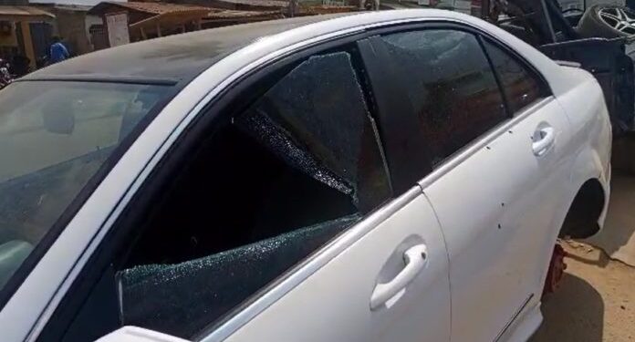 Land guards attack police officer in broad daylight, steal AK47