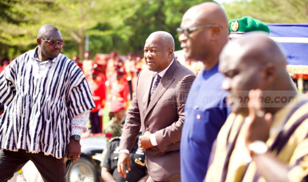 ‘JM b3ba!’ – Minority briefly disrupts SONA with pro-Mahama chants